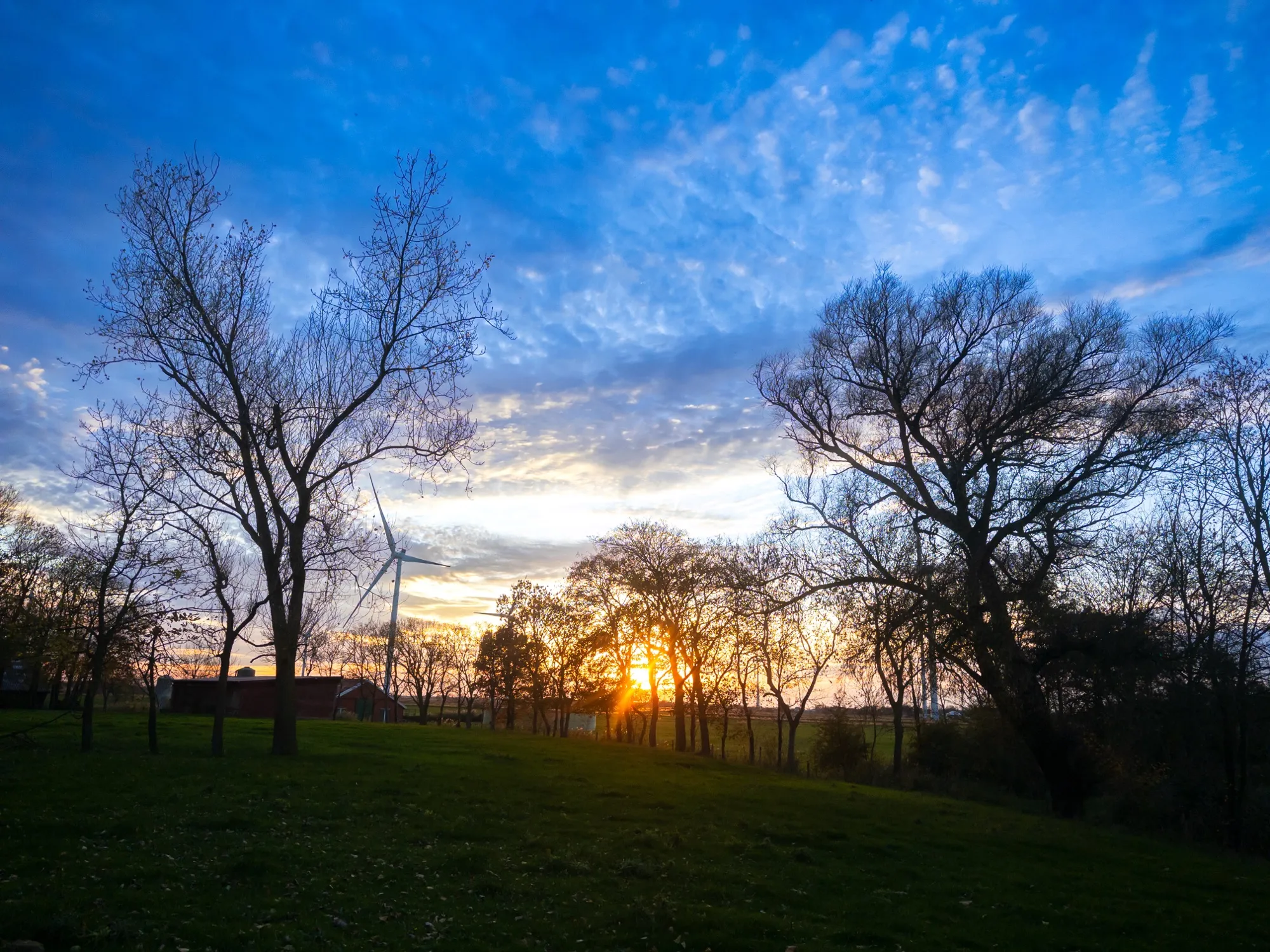 Winterlicher Sonnenuntergang über Bassens