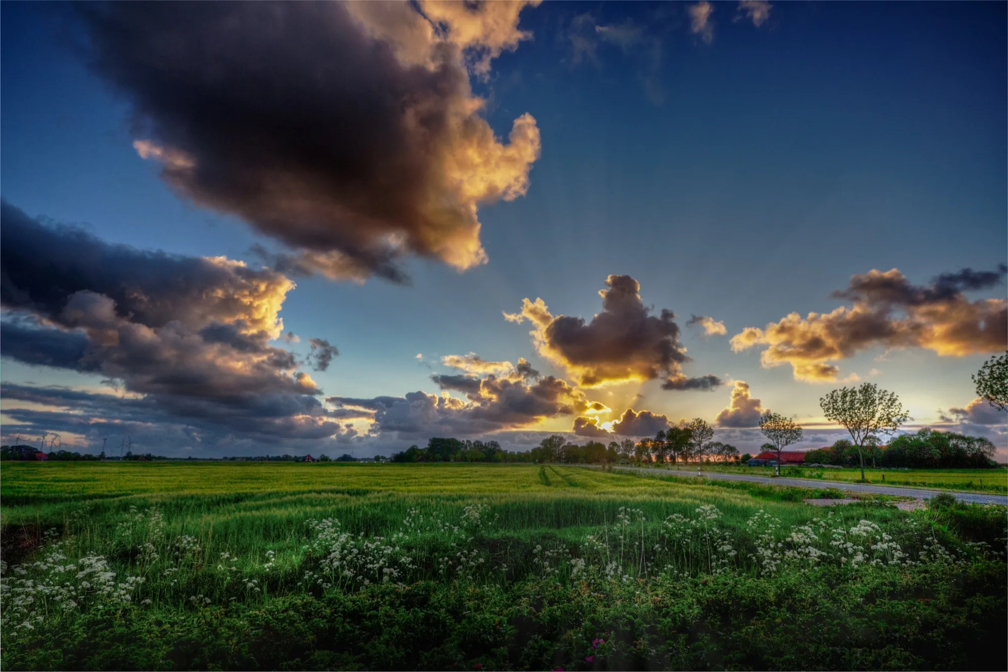 Wolkenhimmel über Bassens nach einem Sommergewitter