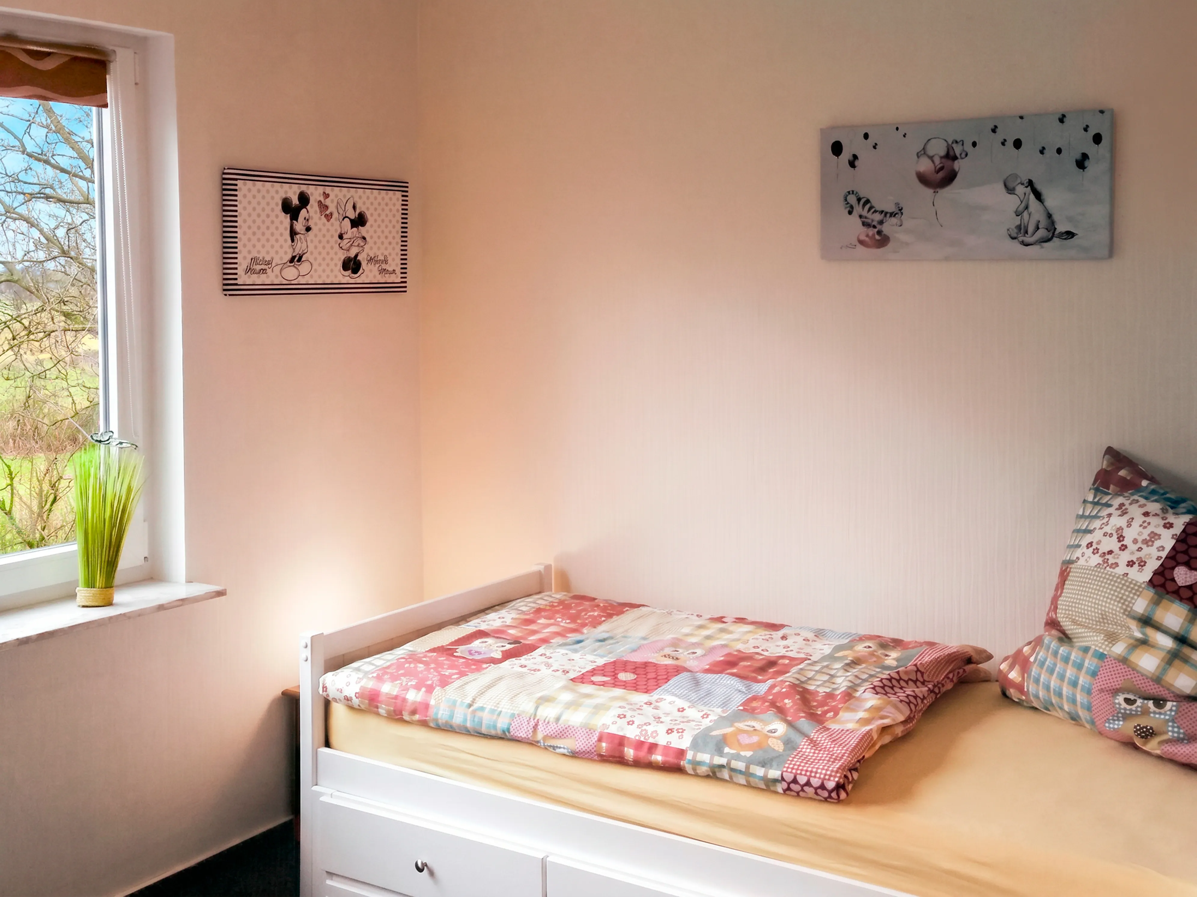 Kinderzimmer mit Einzelbett