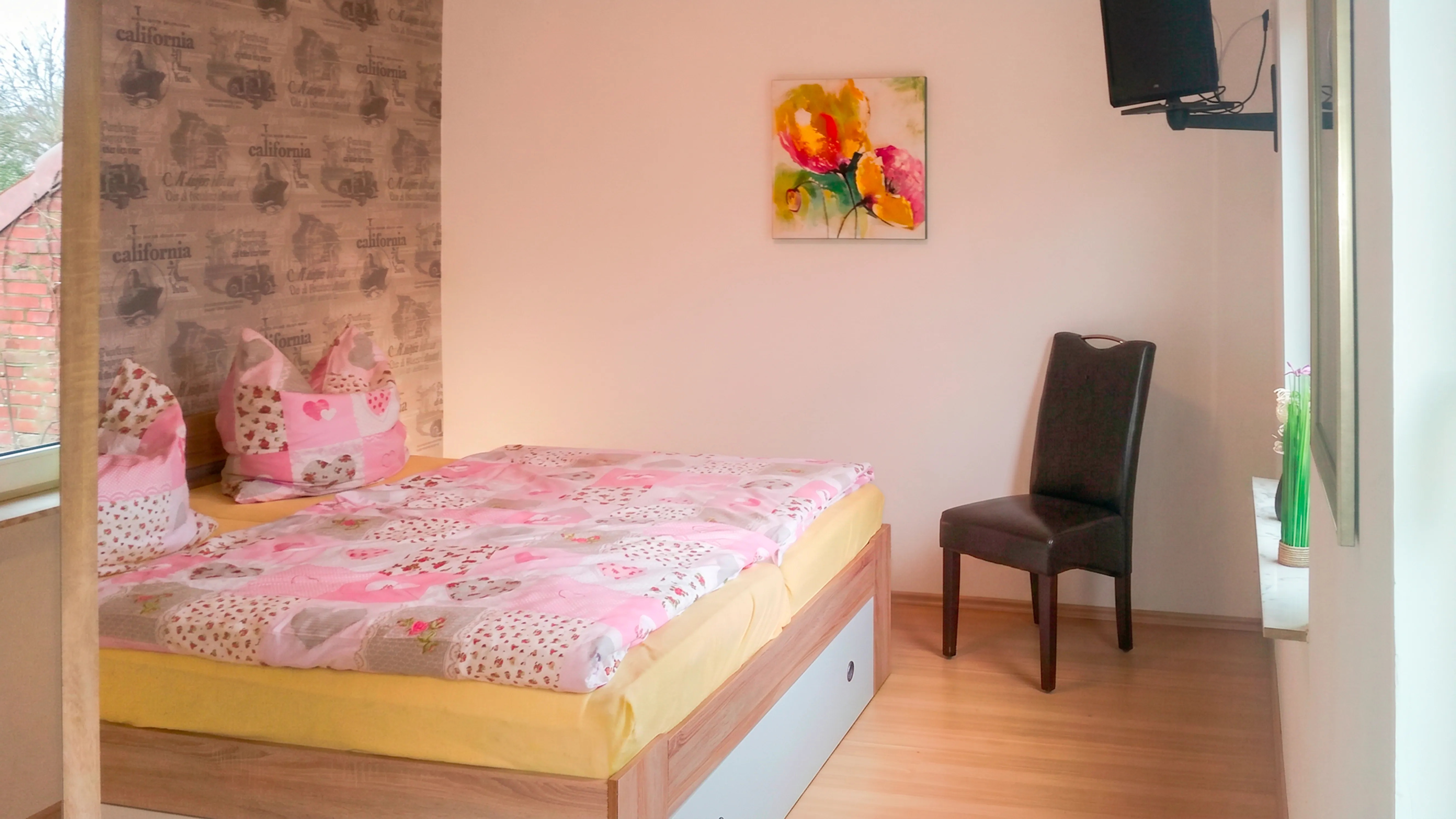 Schlafzimmer mit Doppelbett
